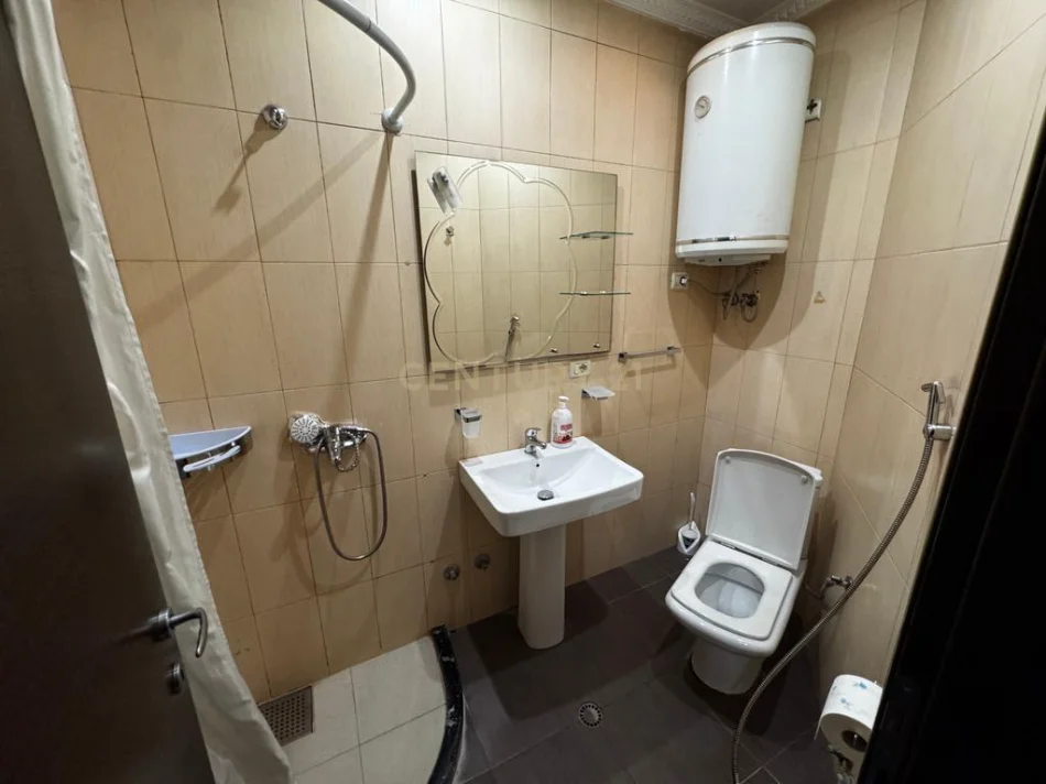 Tirane, jepet me qera apartament 2+1+Ballkon Kati 4, 61 m² 650 € (Kopshti Zoologjik)