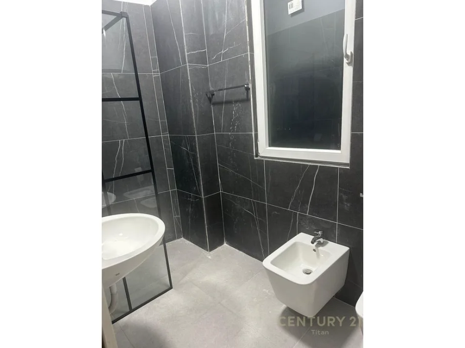 Tirane, jepet me qera apartament 2+1 Kati 3, 60 m² 550 € 