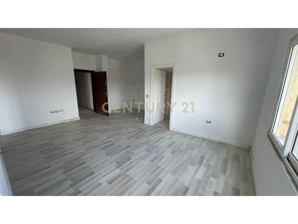 Durres, shitet apartament 2+1 Kati 7, 93 m² 100.000 € (Plazh,hekurudha)