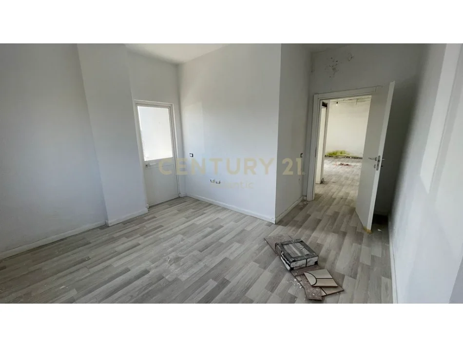 Durres, shitet apartament 2+1 Kati 7, 93 m² 100.000 € (Plazh,hekurudha)