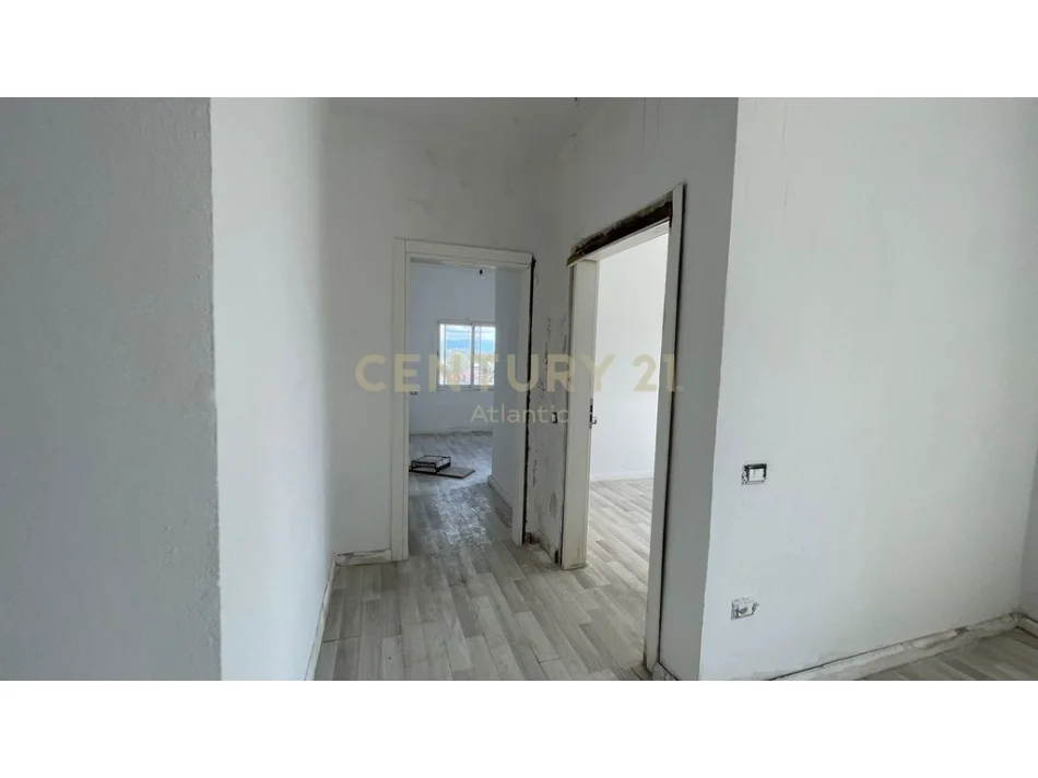 Durres, shitet apartament 2+1 Kati 7, 93 m² 100.000 € (Plazh,hekurudha)