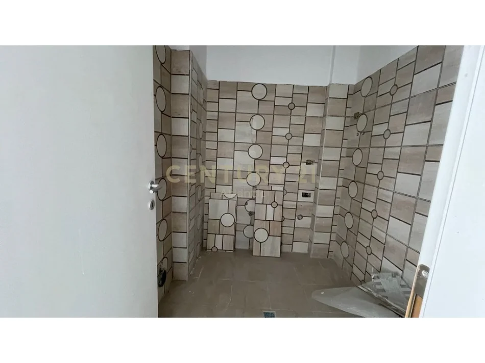 Durres, shitet apartament 2+1 Kati 7, 93 m² 100.000 € (Plazh,hekurudha)