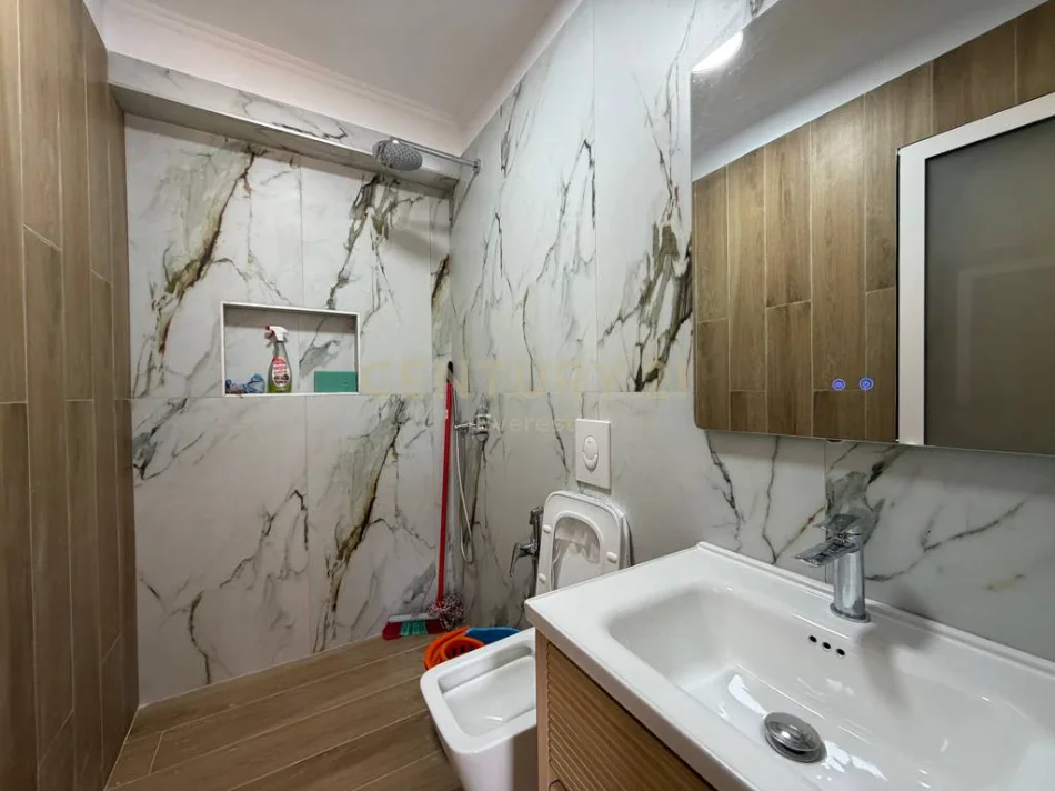 Tirane, shitet garsonier 1+1 Kati 1, 28 m² 80.000 € (Vasil Shanto)