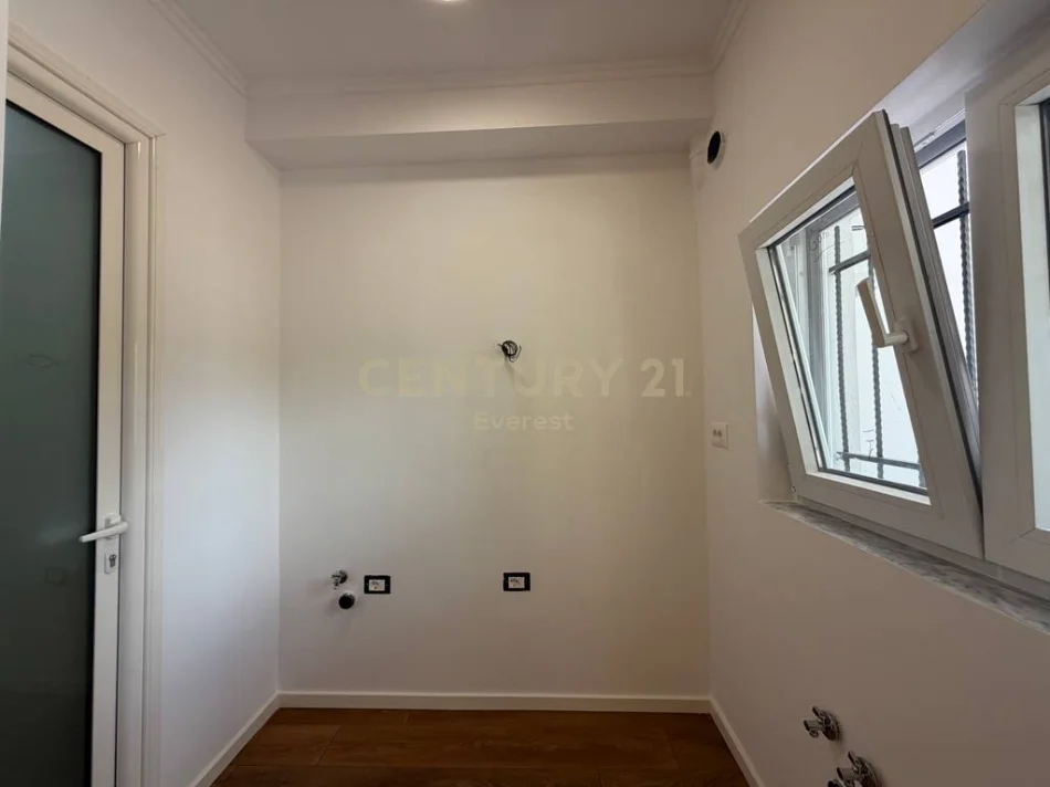 Tirane, shitet garsonier 1+1 Kati 1, 28 m² 80.000 € (Vasil Shanto)