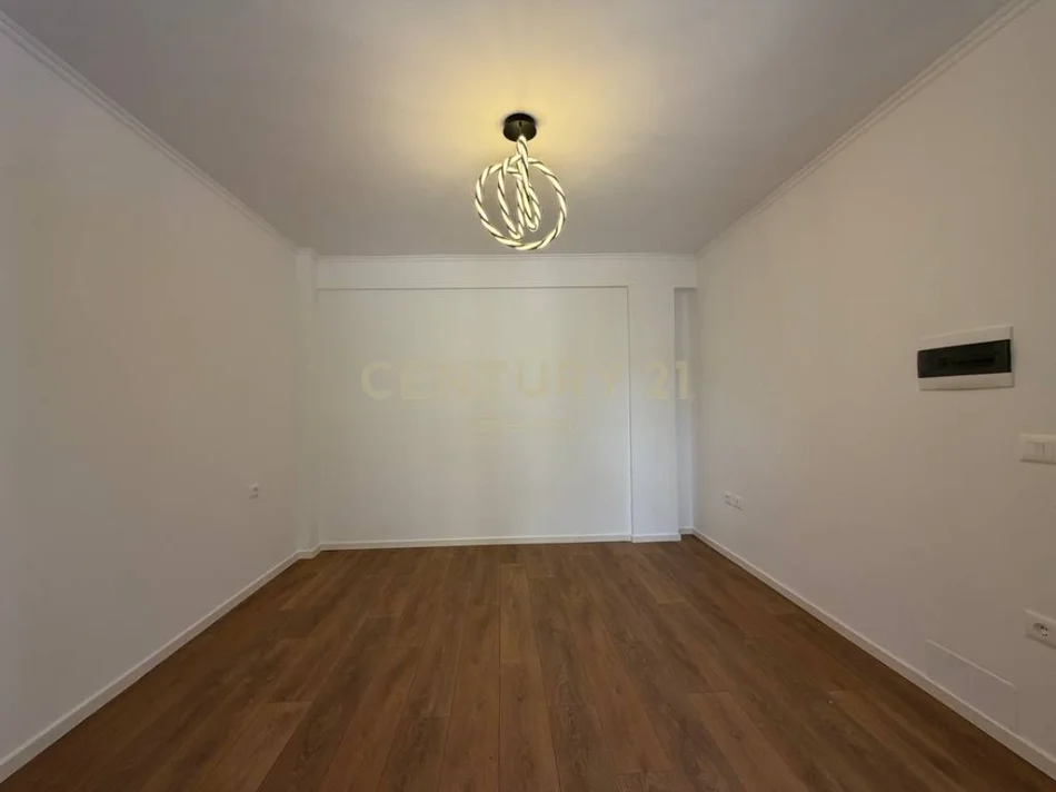 Tirane, shitet garsonier 1+1 Kati 1, 28 m² 80.000 € (Vasil Shanto)