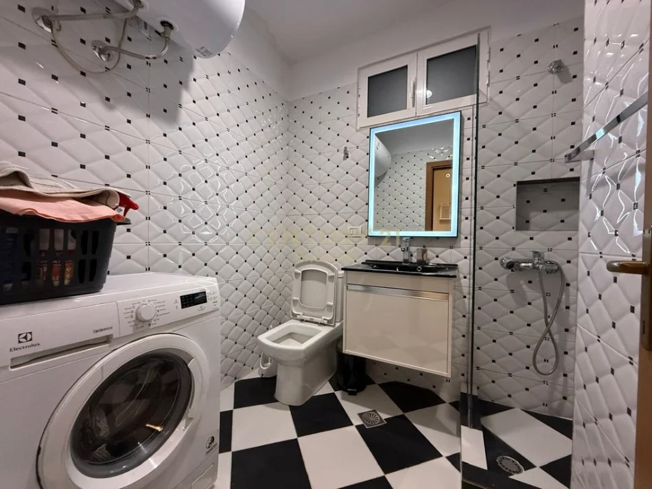 Tirane, shitet 2+1 Kati 4, 102 m² 260.000 € 