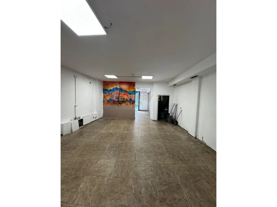 Tirane, jepet me qera ambjent biznesi Kati 0, 73 m² 650 € 