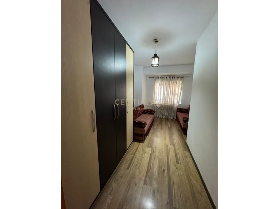 Tirane, jepet me qera apartament 2+1 Kati 5, 115 m² 550 € (Yzberisht)