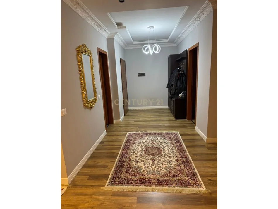 Tirane, jepet me qera apartament 2+1 Kati 5, 115 m² 550 € (Yzberisht)