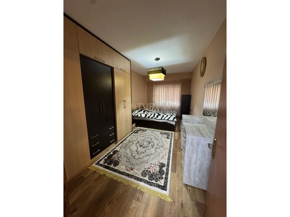 Tirane, jepet me qera apartament 2+1 Kati 5, 115 m² 550 € (Yzberisht)