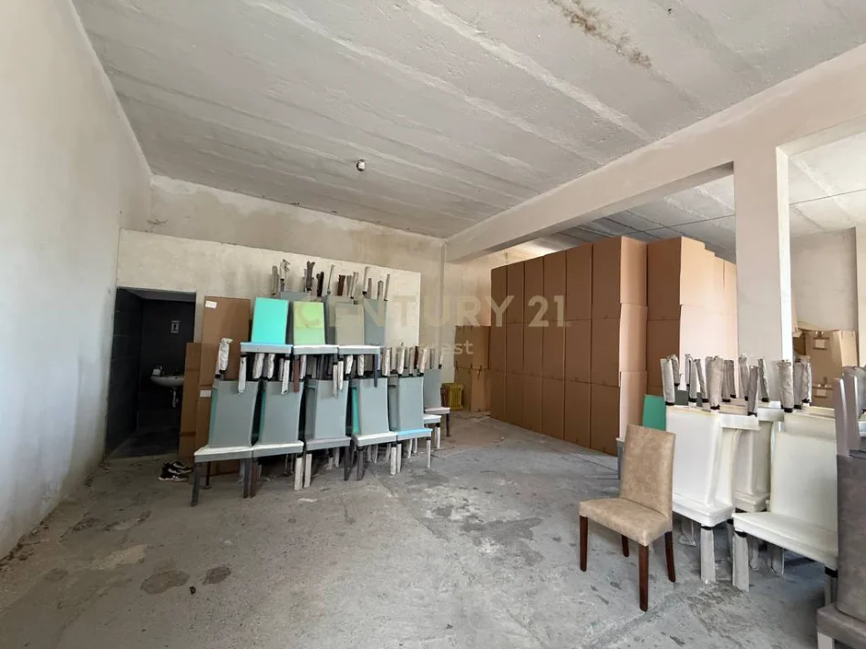 Tirane, jepet me qera magazine Kati 0, 540 m² 2.600 € (misto mame)