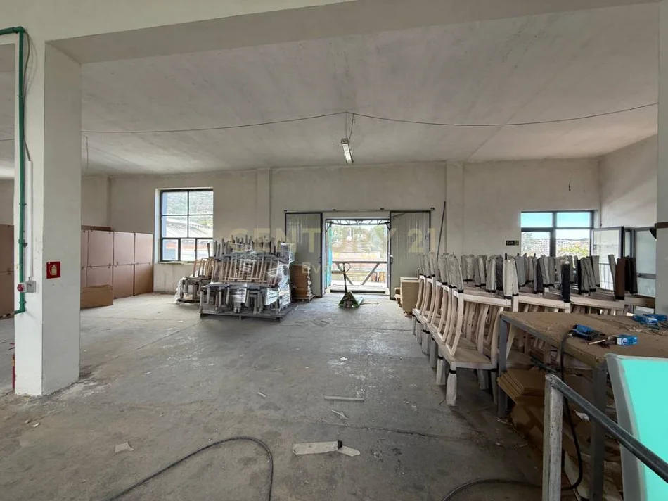 Tirane, jepet me qera magazine Kati 0, 540 m² 2.600 € (misto mame)