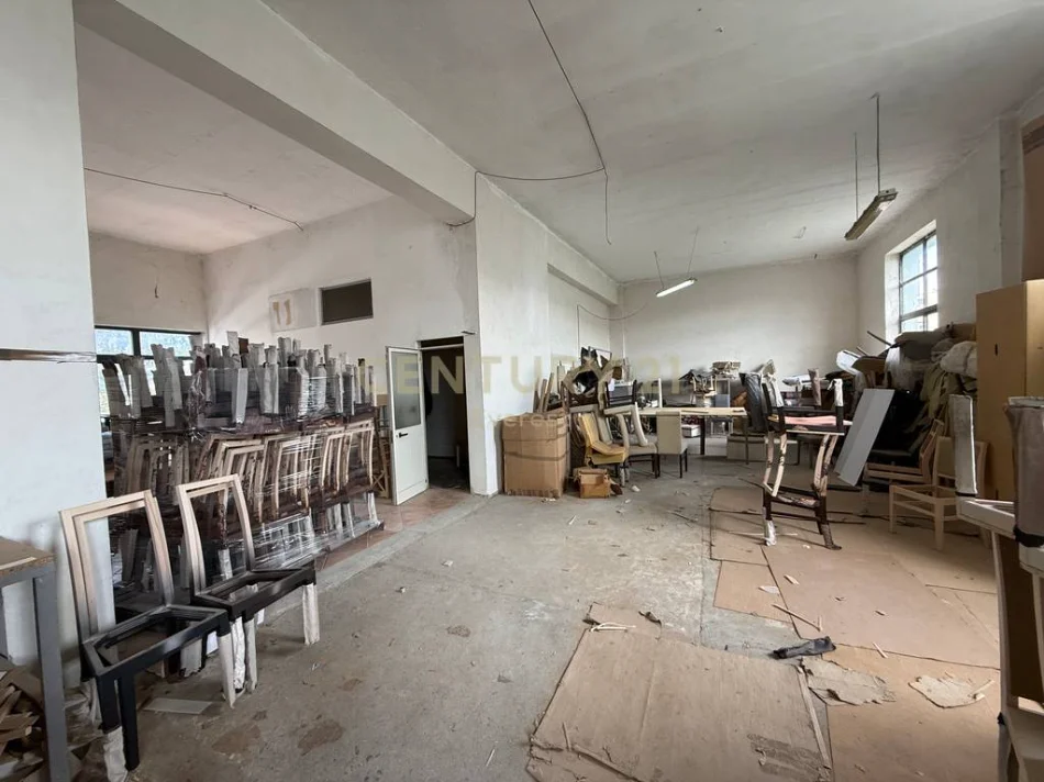 Tirane, jepet me qera magazine Kati 0, 540 m² 2.600 € (misto mame)