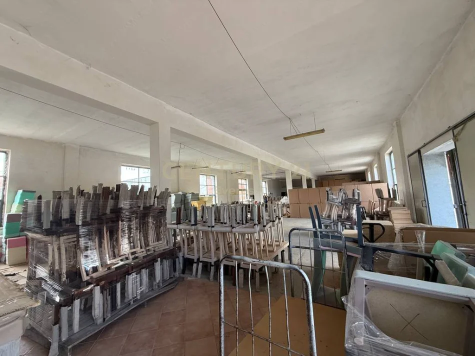 Tirane, jepet me qera magazine Kati 0, 540 m² 2.600 € (misto mame)