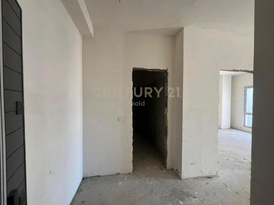 Tirane, shitet apartament 1+1+Ballkon Kati 3, 74 m² 126.000 € (qsut prane spital amerikan 2)