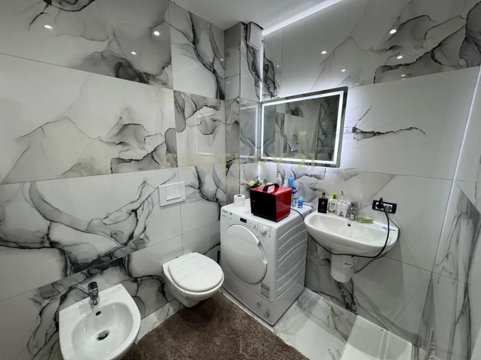 Tirane, jepet me qera apartament 2+1 Kati 4, 115 m² 1.200 € 