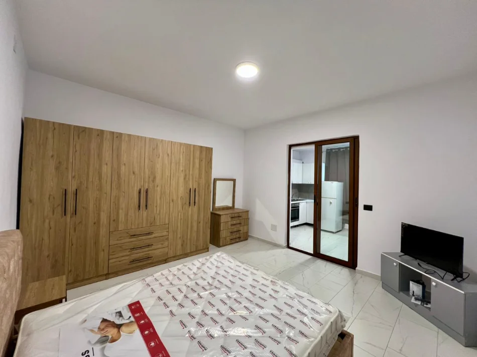 Tirane, jepet me qera apartament 1+1+Ballkon Kati 2, 55 m² 300 € (Rruga Mihal Grameno)