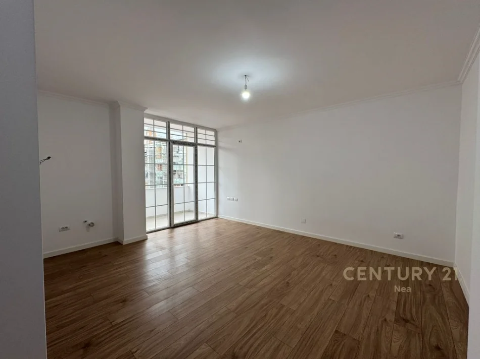 Tirane, shitet apartament 2+1 Kati 4, 75 m² 222.000 € (Rruga e Bogdaneve)