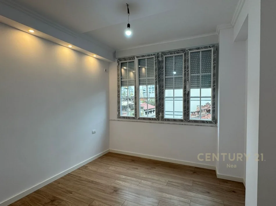 Tirane, shitet apartament 2+1 Kati 4, 75 m² 222.000 € (Rruga e Bogdaneve)