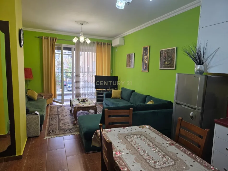 Tirane, jepet me qera apartament 1+1 Kati 1, 71 m² 530 € (21 Dhjetori)