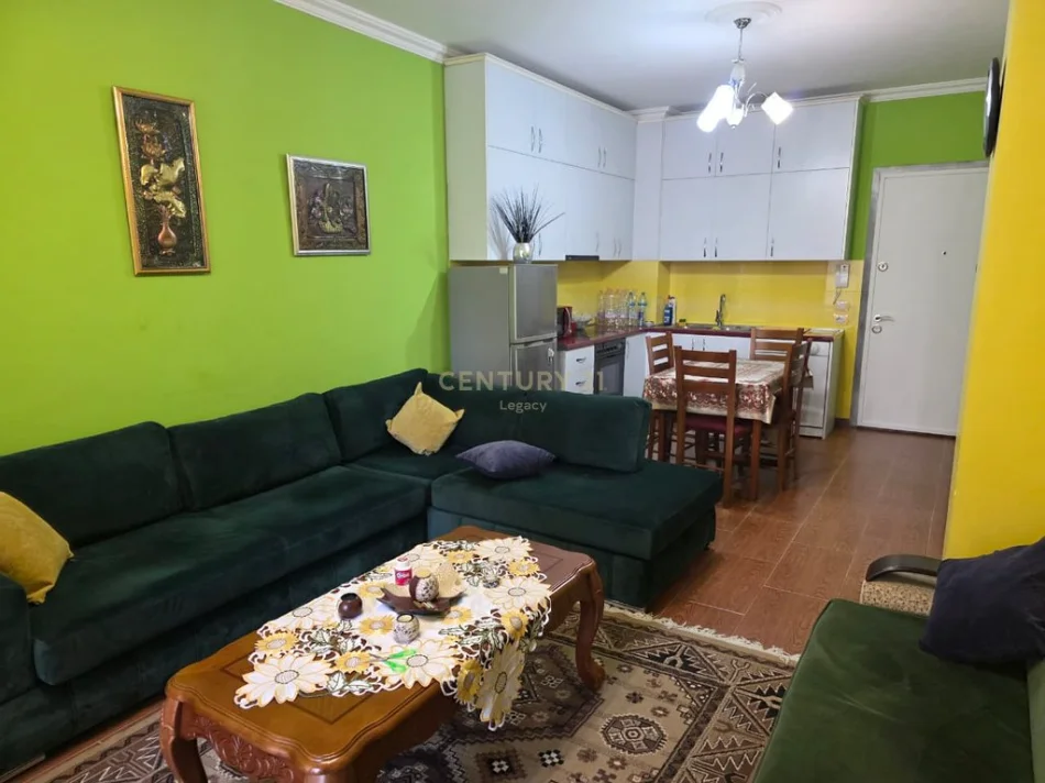 Tirane, jepet me qera apartament 1+1 Kati 1, 71 m² 530 € (21 Dhjetori)