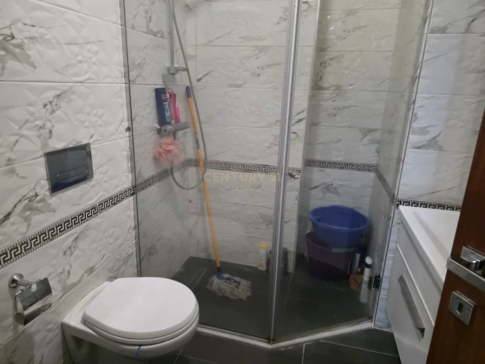 Tirane, jepet me qera apartament 1+1 Kati 1, 71 m² 530 € (21 Dhjetori)