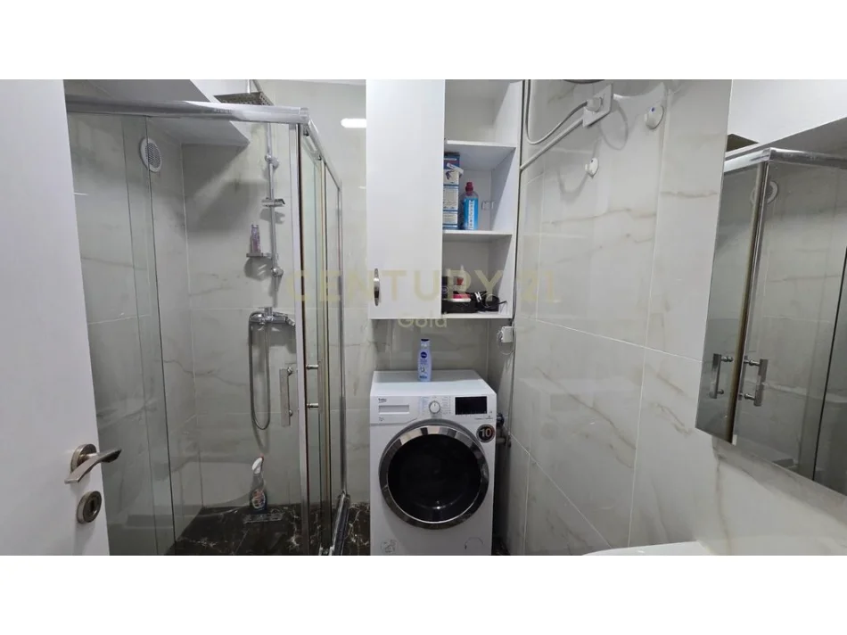 Tirane, jepet me qera apartament 2+1+Ballkon Kati 6, 96 m² 750 € 