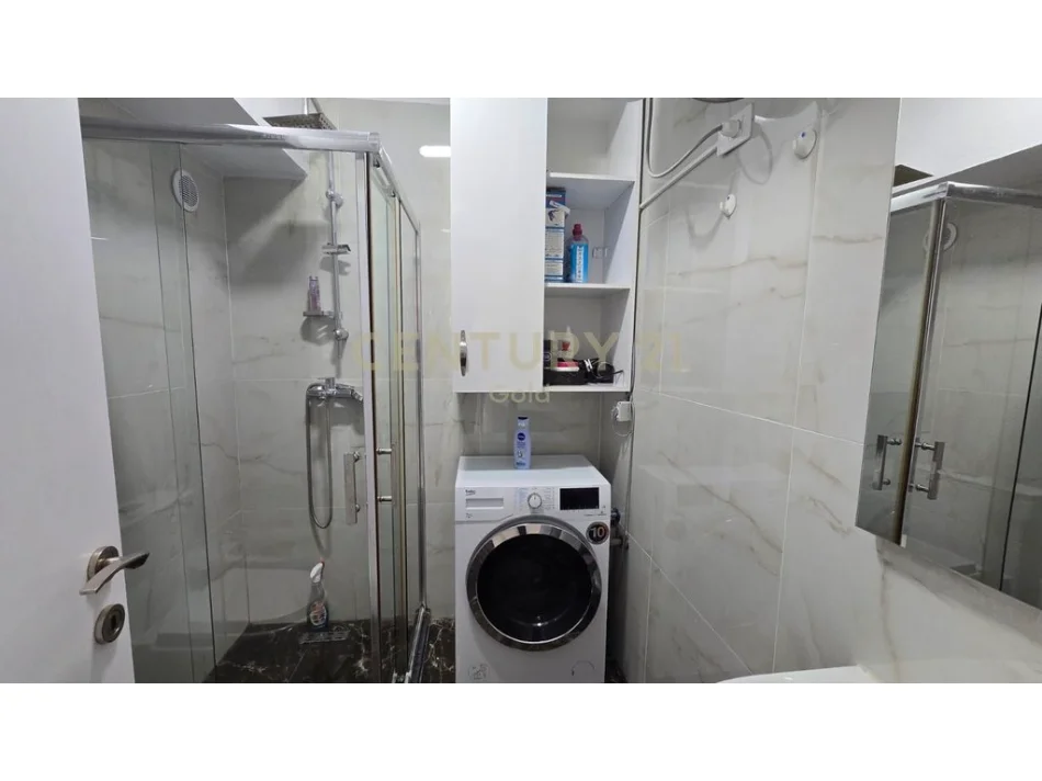 Tirane, jepet me qera apartament 2+1+Ballkon Kati 6, 96 m² 750 € 