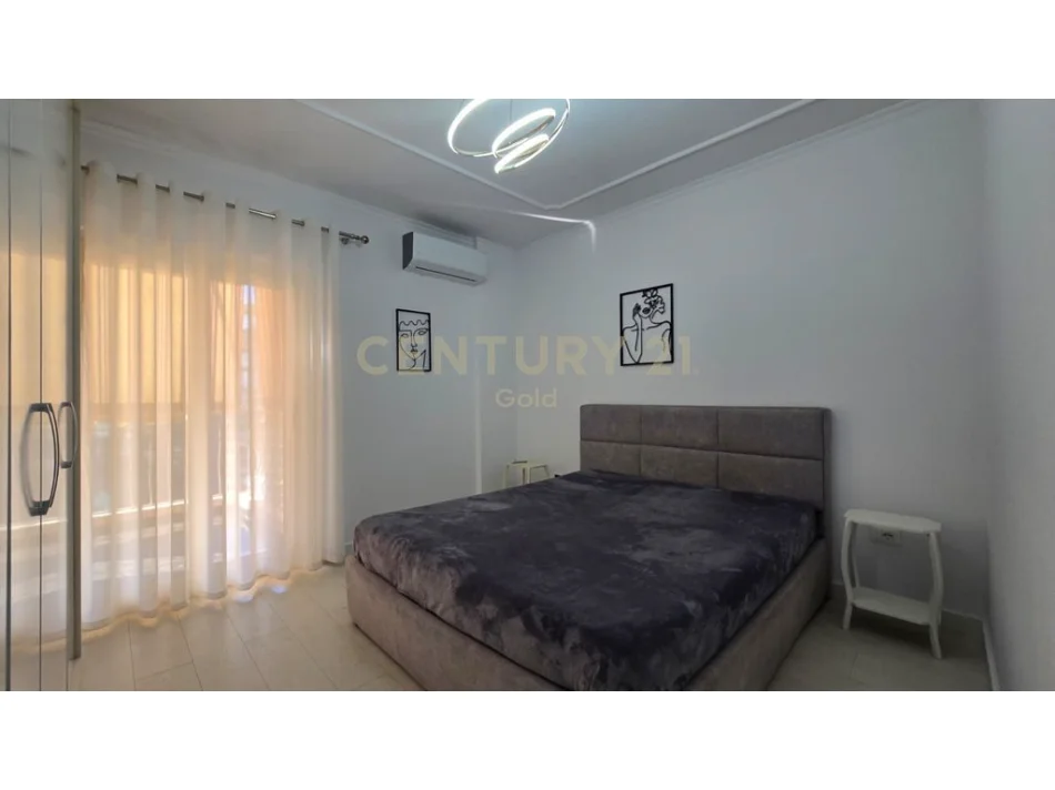 Tirane, jepet me qera apartament 2+1+Ballkon Kati 6, 96 m² 750 € 