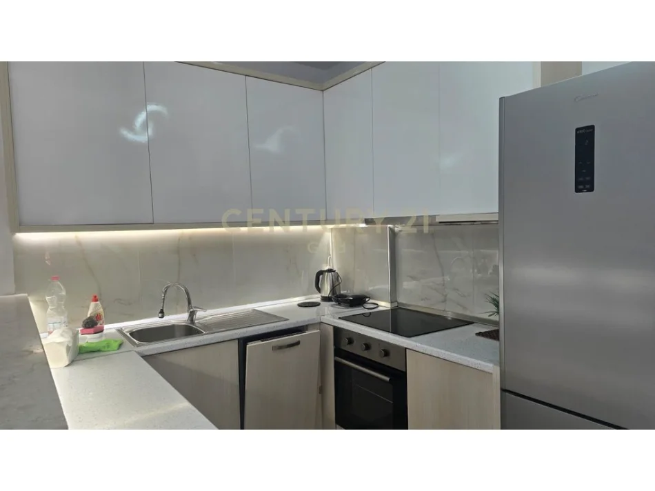 Tirane, jepet me qera apartament 2+1+Ballkon Kati 6, 96 m² 750 € 