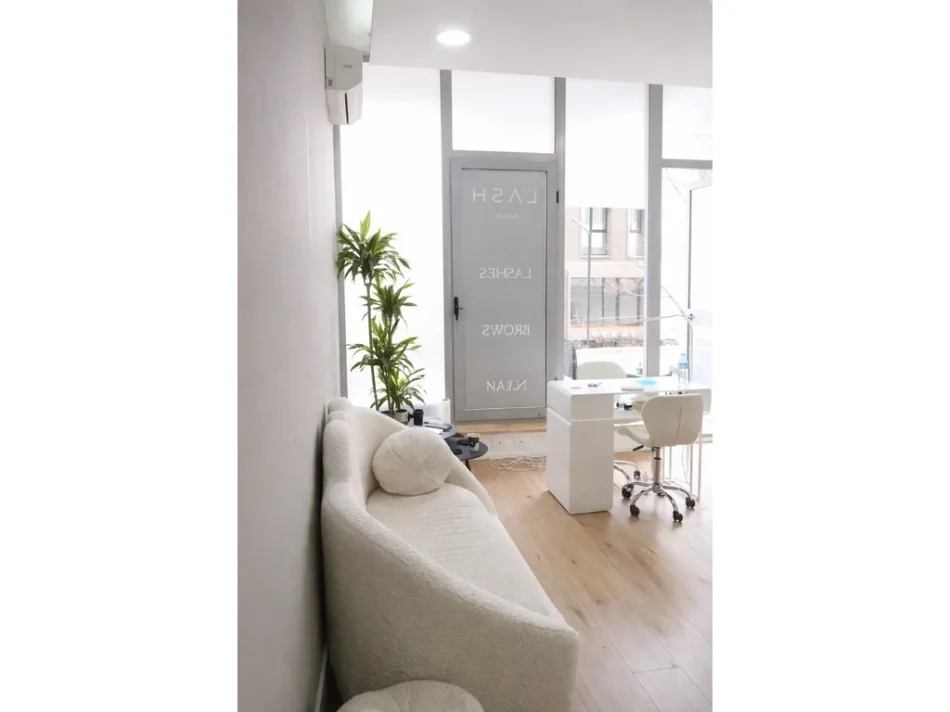 Tirane, jepet me qera ambjent biznesi Kati 2, 36 m² 500 € (Petro Nini)