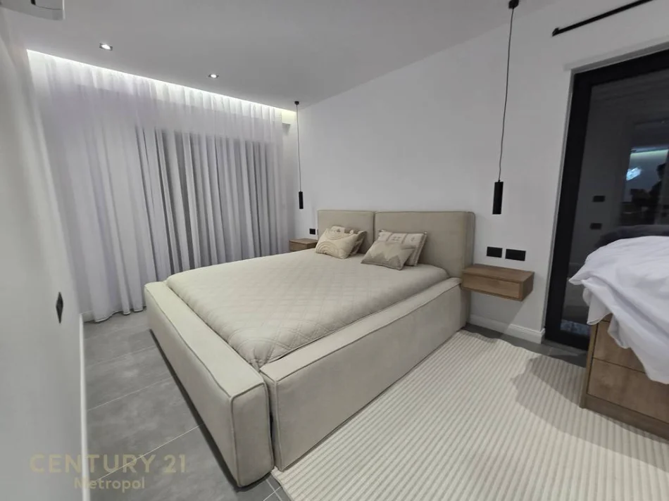 Tirane, jepet me qera apartament 3+1 Kati 5, 120 m² 1.700 € (kodra e diellit)