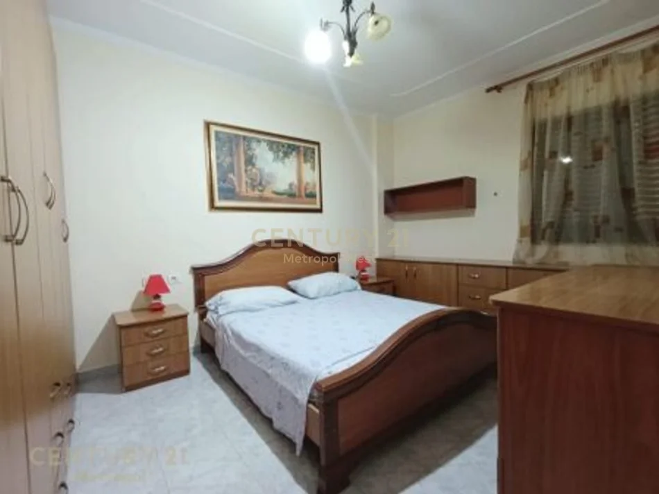 Tirane, jepet me qera apartament 3+1 Kati 2, 121 m² 600 € (Rruga Mine Peza)
