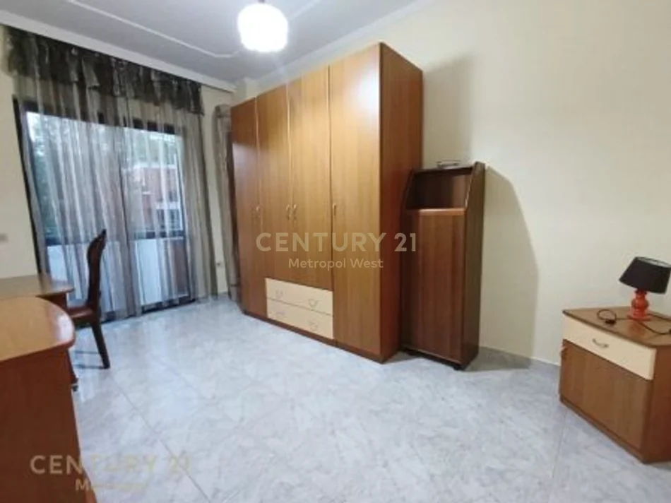 Tirane, jepet me qera apartament 3+1 Kati 2, 121 m² 600 € (mine peza)