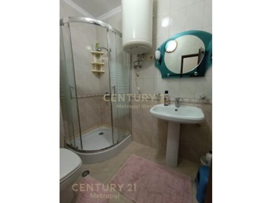 Tirane, jepet me qera apartament 3+1 Kati 2, 121 m² 600 € (mine peza)