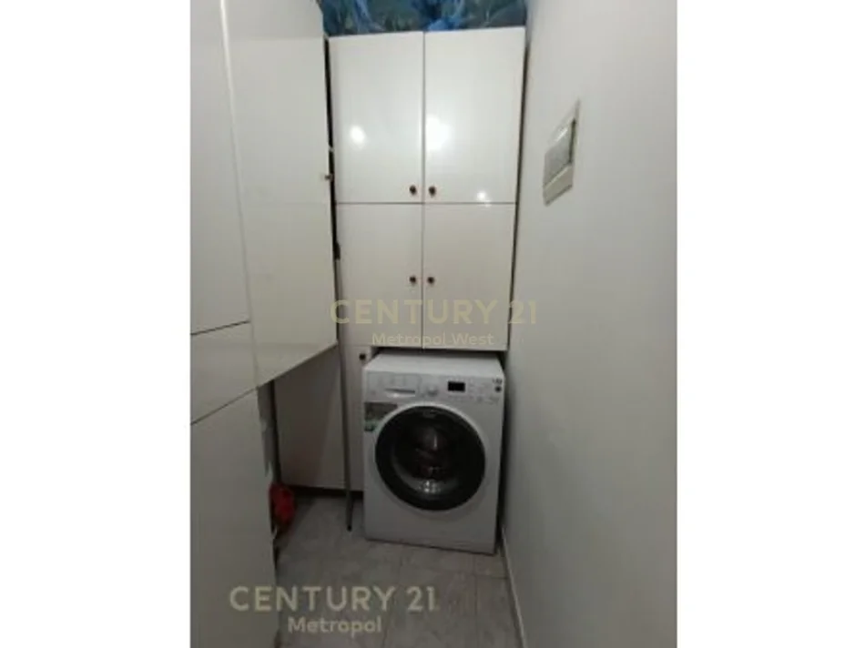 Tirane, jepet me qera apartament 3+1 Kati 2, 121 m² 600 € (mine peza)