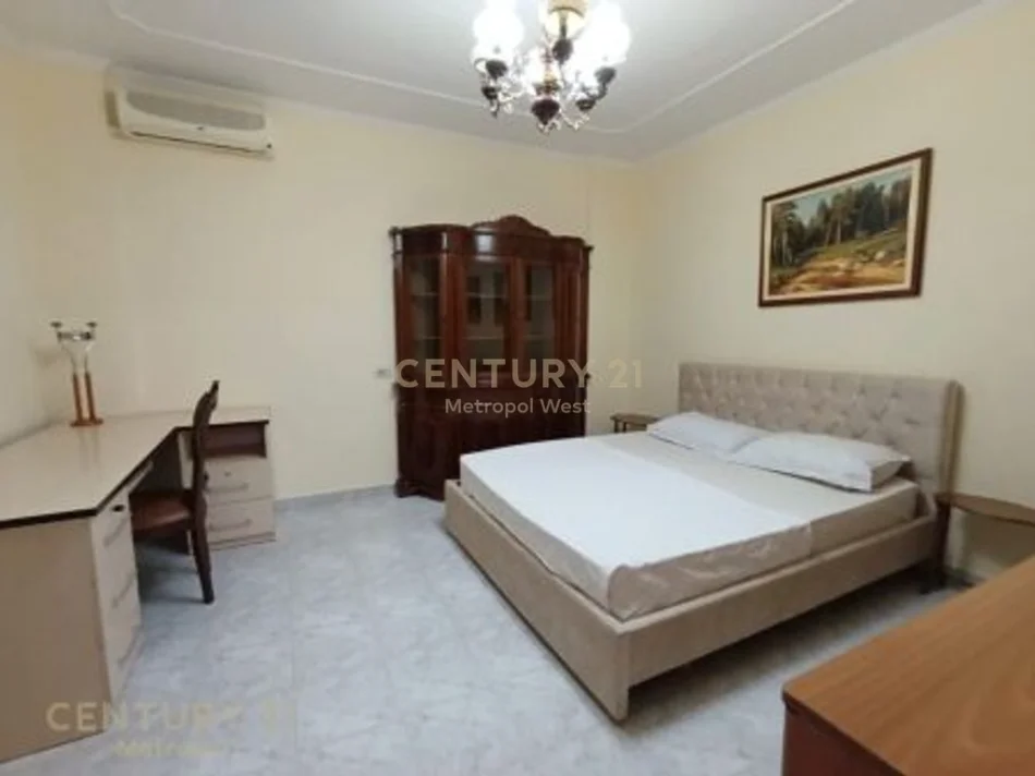 Tirane, jepet me qera apartament 3+1 Kati 2, 121 m² 600 € (Rruga Mine Peza)