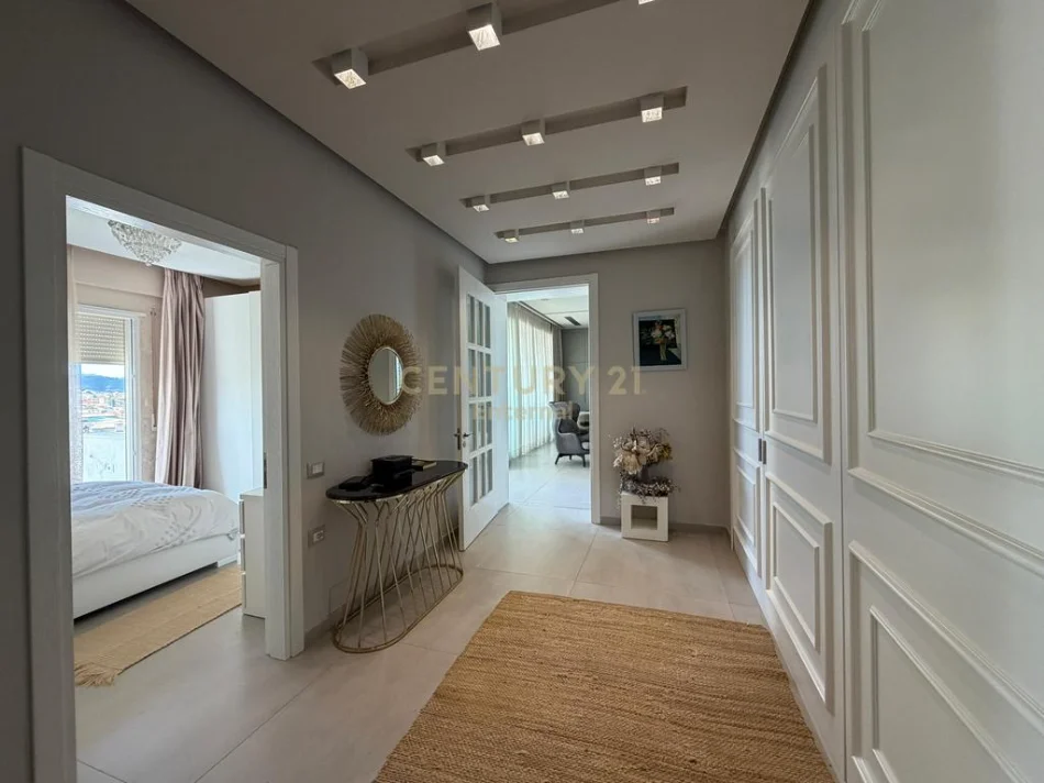 Tirane, shitet apartament 3+1+Ballkon Kati 8, 170 m² 330.000 € (selite)
