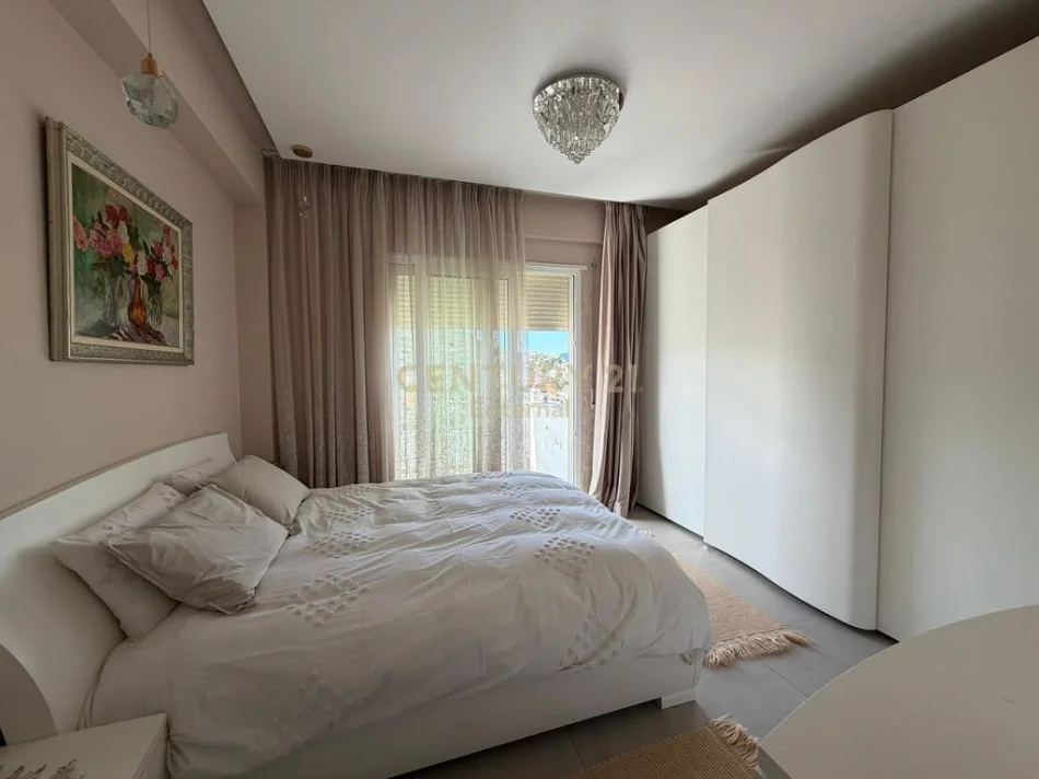 Tirane, shitet apartament 3+1+Ballkon Kati 8, 170 m² 330.000 € (selite)