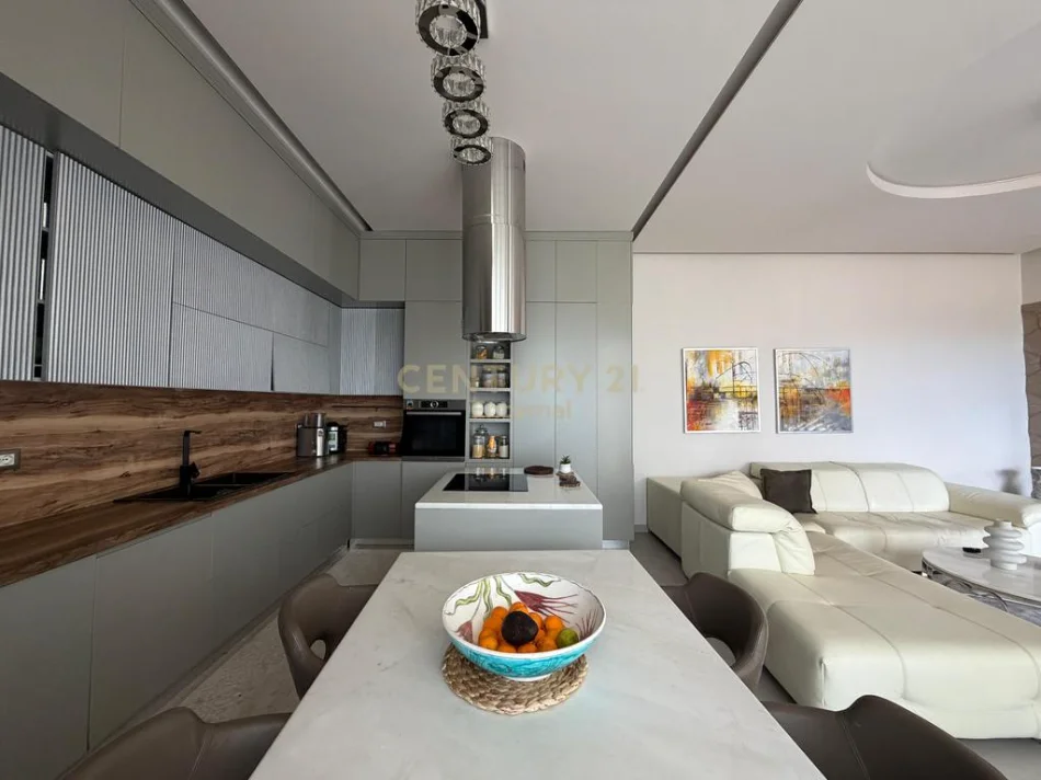 Tirane, shitet apartament 3+1+Ballkon Kati 8, 170 m² 330.000 € (selite)