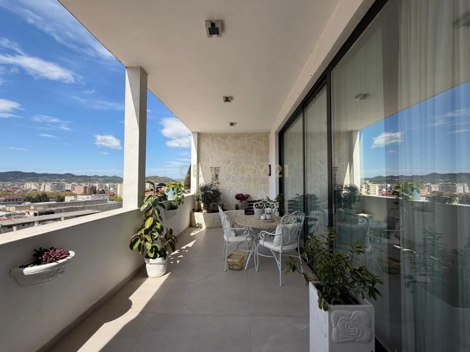 Tirane, shitet apartament 3+1+Ballkon Kati 8, 170 m² 330.000 € (selite)