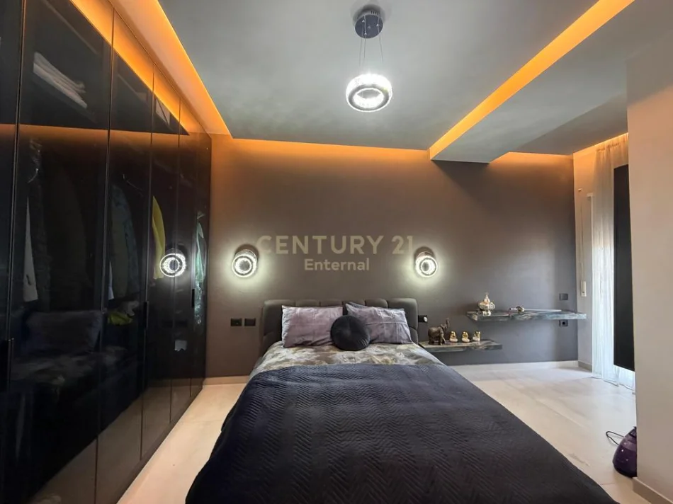 Tirane, shitet apartament 3+1+Ballkon Kati 8, 170 m² 330.000 € (selite)