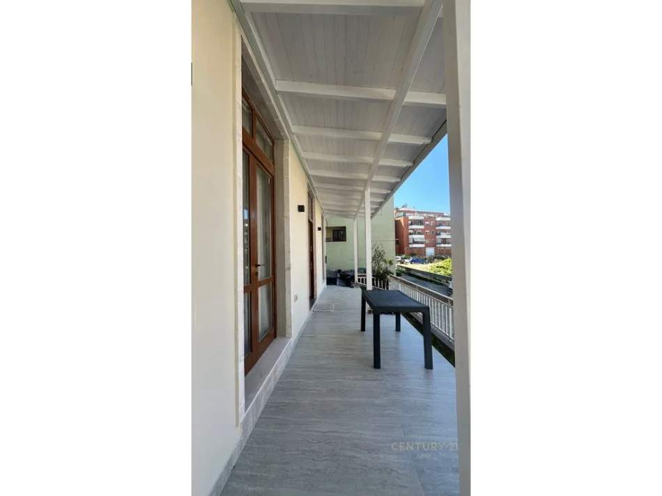 Tirane, jepet me qera apartament 2+1+Ballkon Kati 0, 110 m² 800 € (kopshti botanik)