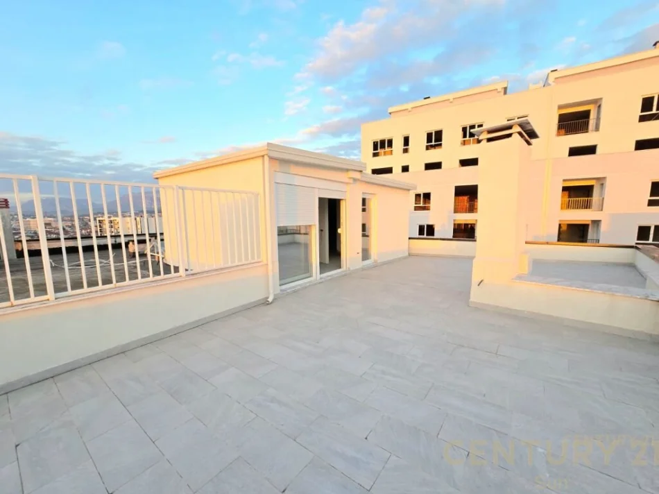 Tirane, shitet apartament duplex Dublex Kati 7, 238 m² 295.000 € (farmacia 10)