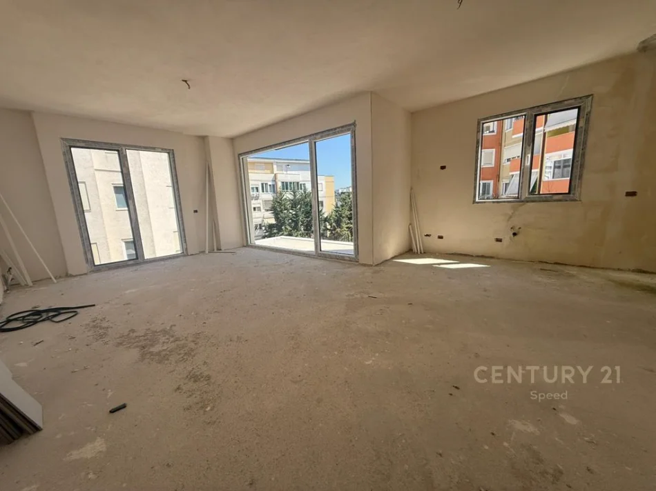 Tirane, shitet apartament 2+1 Kati 4, 118 m² 250.000 € (liqeni i thate)