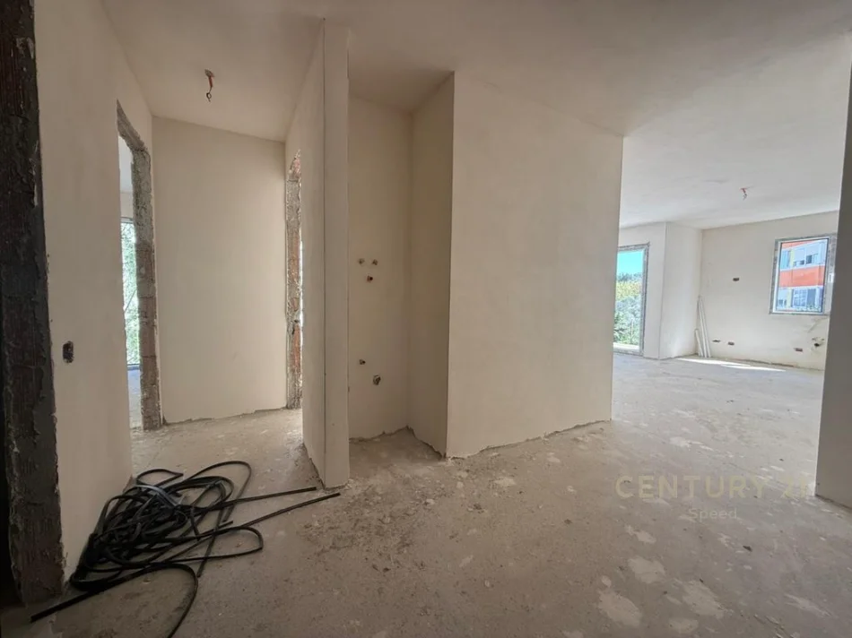 Tirane, shitet apartament 2+1 Kati 4, 118 m² 250.000 € (liqeni i thate)