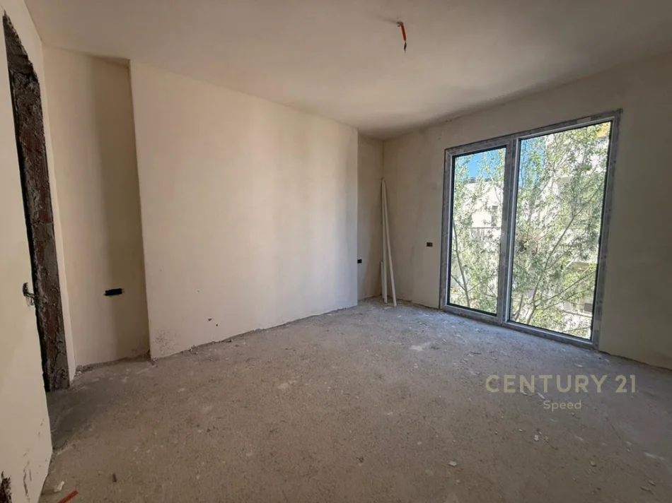 Tirane, shitet apartament 2+1 Kati 4, 118 m² 250.000 € (liqeni i thate)