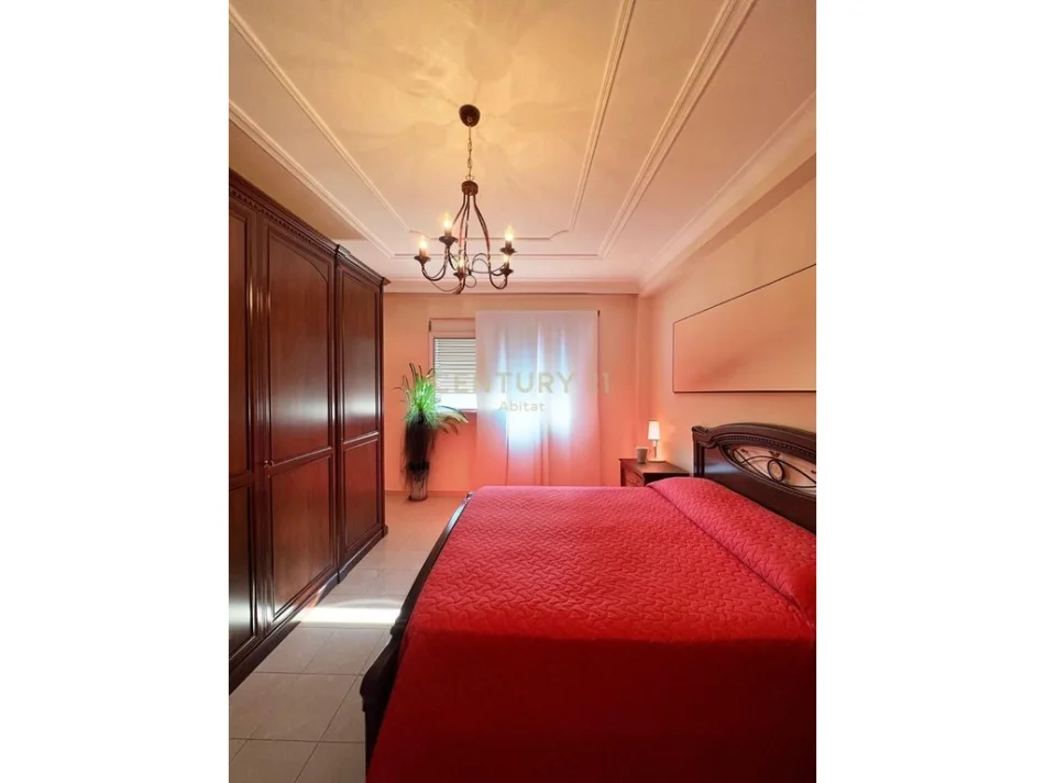 Tirane, jepet me qera apartament 2+1 Kati 6, 116 m² 1.200 € (ish blloku)