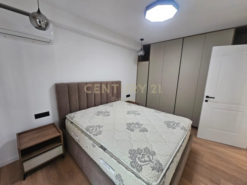 Tirane, jepet me qera apartament 1+1 Kati 0, 52 m² 500 € (oxhaku komisariati nr.4)