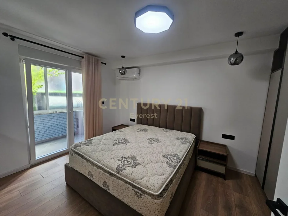 Tirane, jepet me qera apartament 1+1 Kati 0, 52 m² 500 € (oxhaku komisariati nr.4)